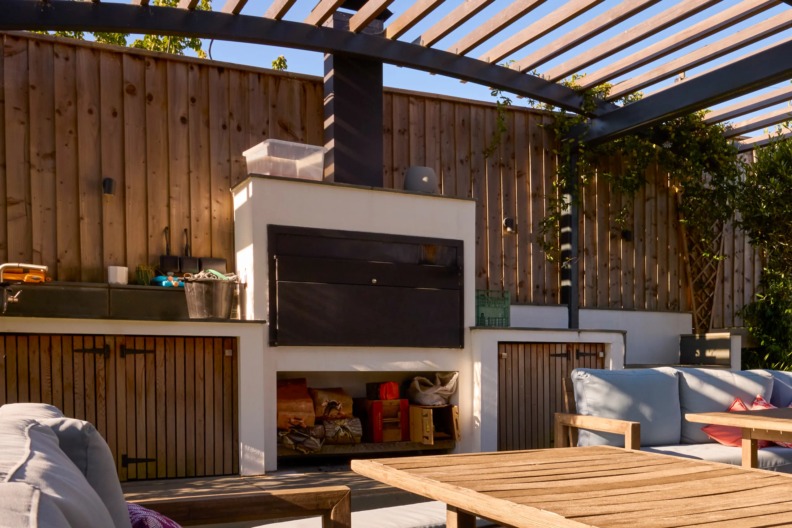 Luxora by R3 provide garden kitchens for garden room installations in Hampshire and West Sussex